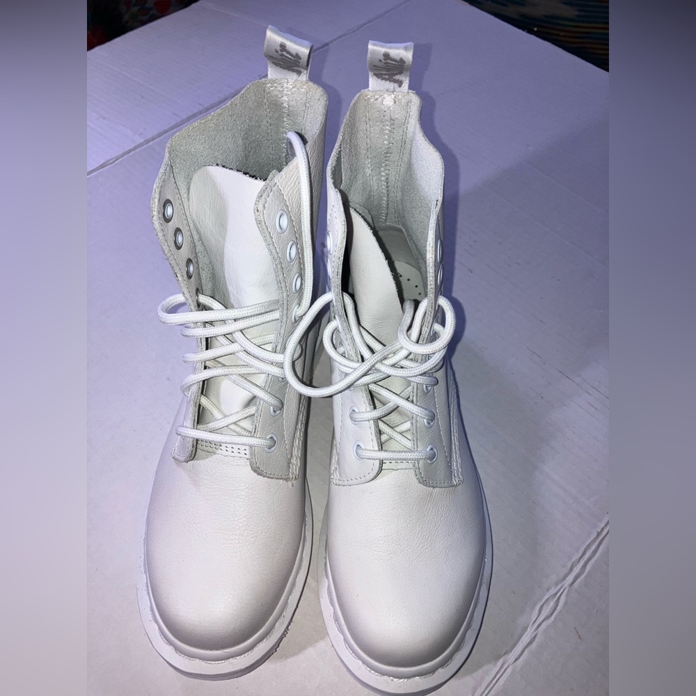 NEW! Dr. Martens 1460 Mono Boots Sz US 7 no tags White Leather On White Soles